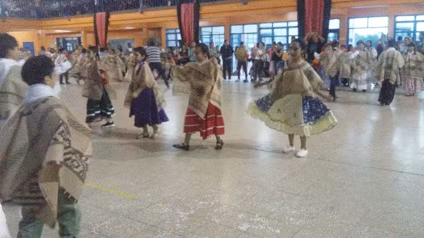 CEN&deg; 8 MAESTRAS LUCIO LUCERO