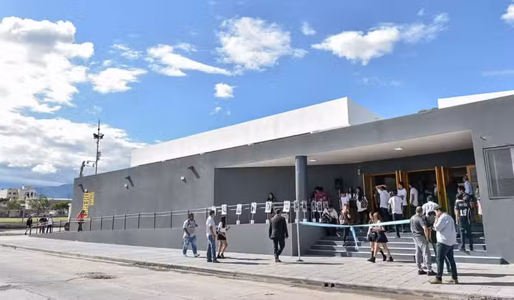 Colegio 20 de Febrero