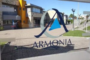 Colegio Armon&iacute;a En Campana
