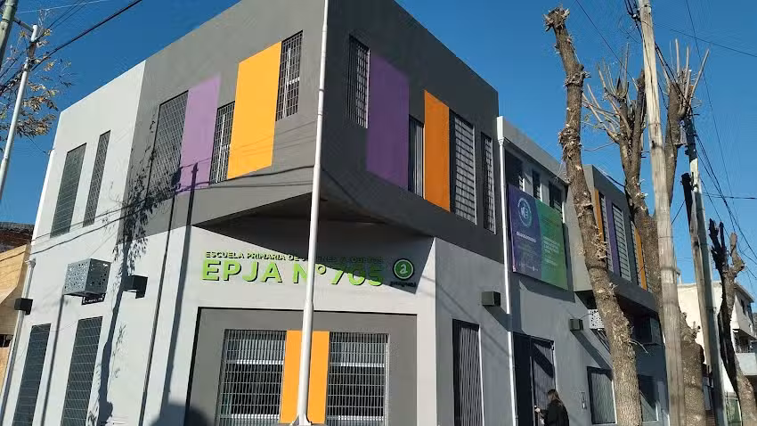 Eescuela primaria para j&oacute;venes y adultos 705. Wilde