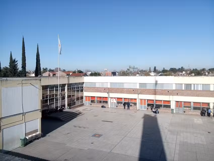 Entrada a cancha Colegio inmaculada Concepci&oacute;n