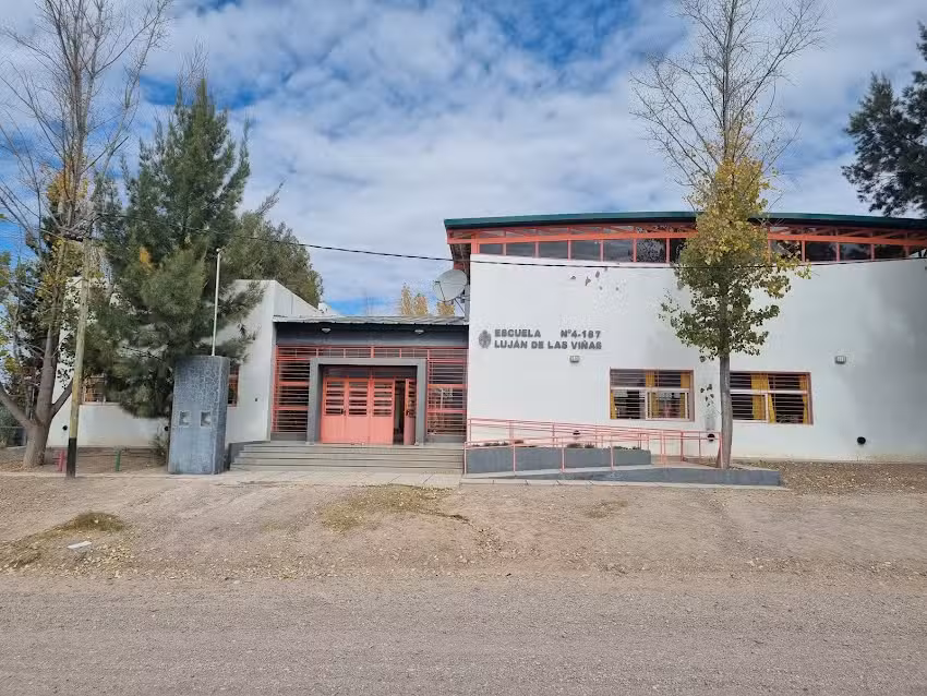 Esc. 4-187 Luj&aacute;n de las Vi&ntilde;as