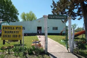 Escuela 15 Diamante &ndash; Laguna Larga &ndash; Lucas Norte