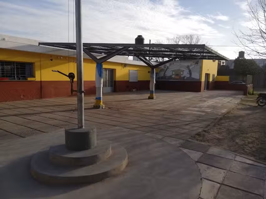 Escuela 1&deg; de mayo