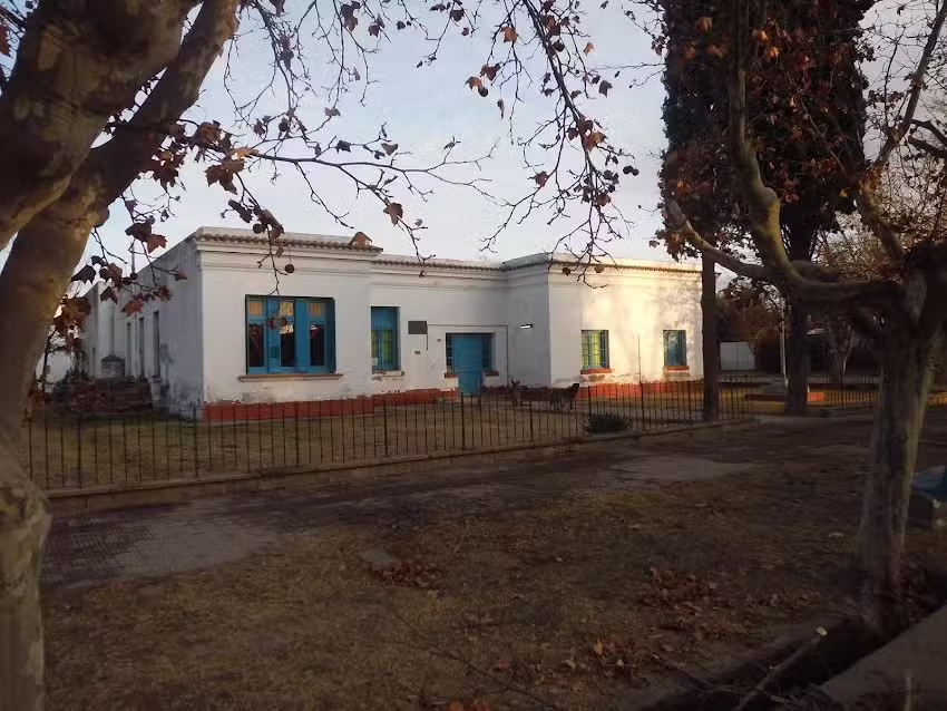 Escuela 2-053 y Escuela 7-002