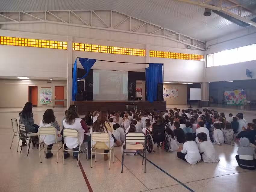Escuela 221