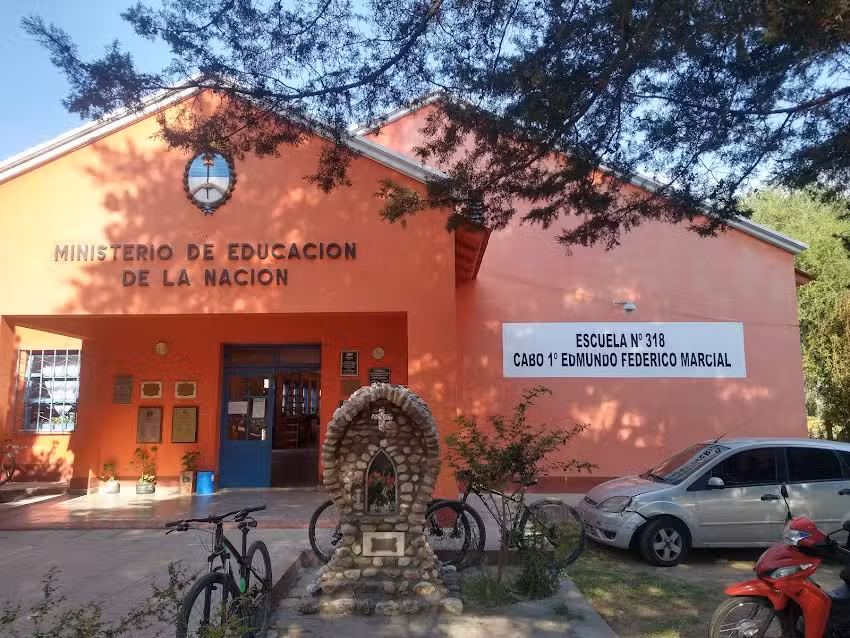 Escuela 318 Cabo 1&ordm; Edmundo Federico Marcial