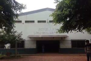 Escuela 382