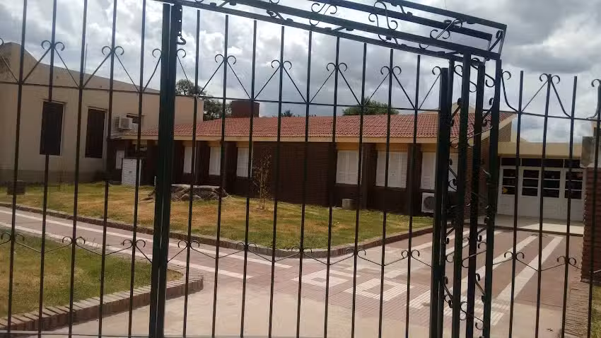 Escuela 6016