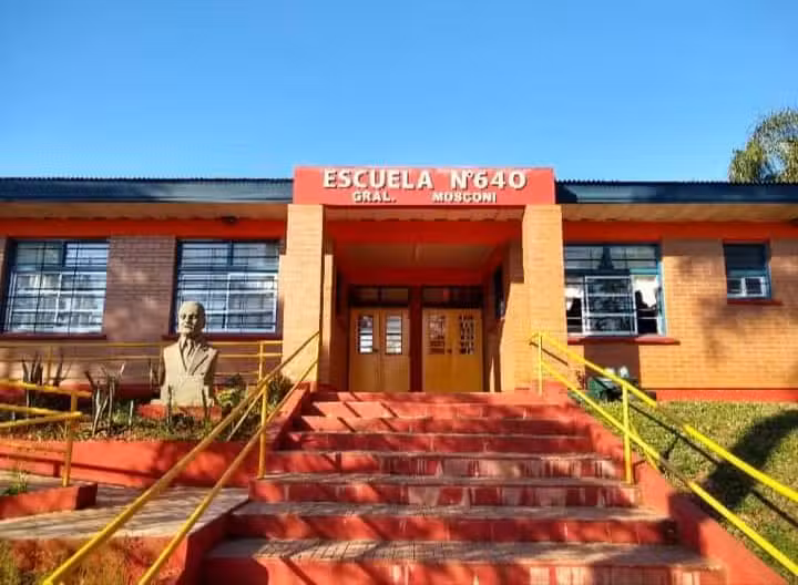 Escuela 640