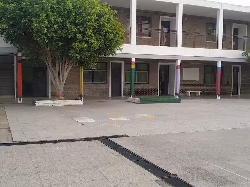Escuela 6430 y 551.