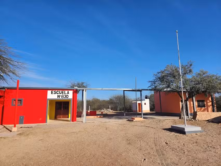 Escuela 830
