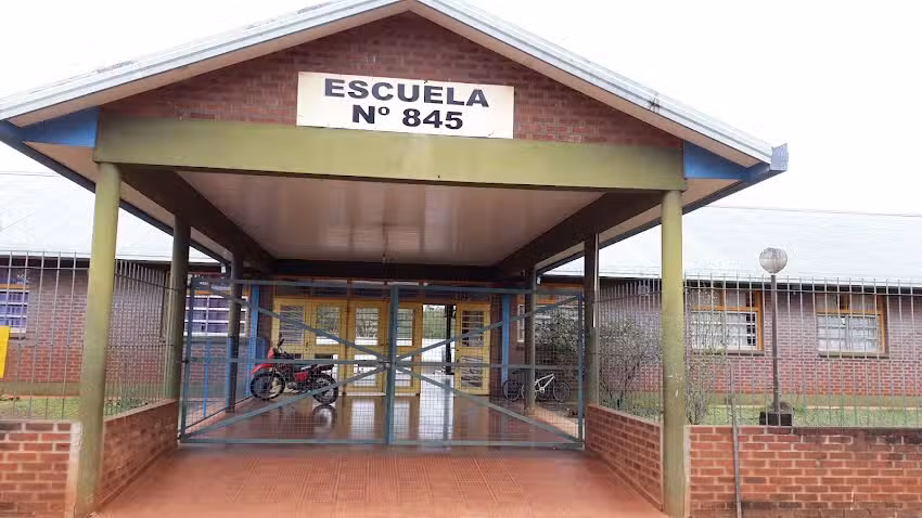 Escuela 845