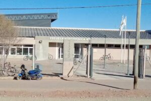 Escuela Agrot&eacute;cnica N&deg;8