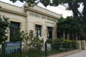 Escuela Bernardino Rivadavia 472