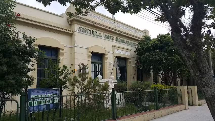 Escuela Bernardino Rivadavia 472