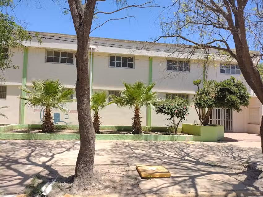 Escuela C E 9 de Julio . Porte&ntilde;a