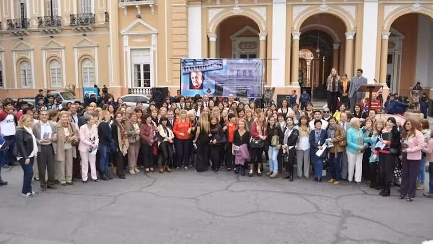 ESCUELA DE COMERCIO N&deg; 5076 DR ARTURO ILLIA