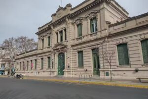 Escuela de Educación Primaria N° 1 “Catalina Larralt de Estrugamou”