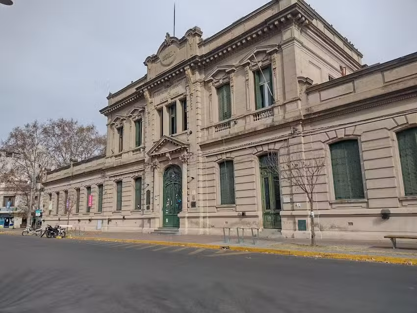 Escuela de Educaci&oacute;n Primaria N&deg; 1 &ldquo;Catalina Larralt de Estrugamou&rdquo;