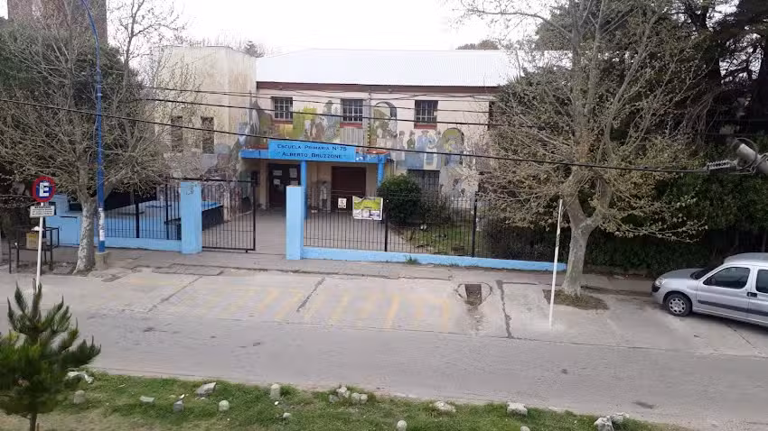 Escuela De Educaci&oacute;n Primaria N&ordm;75