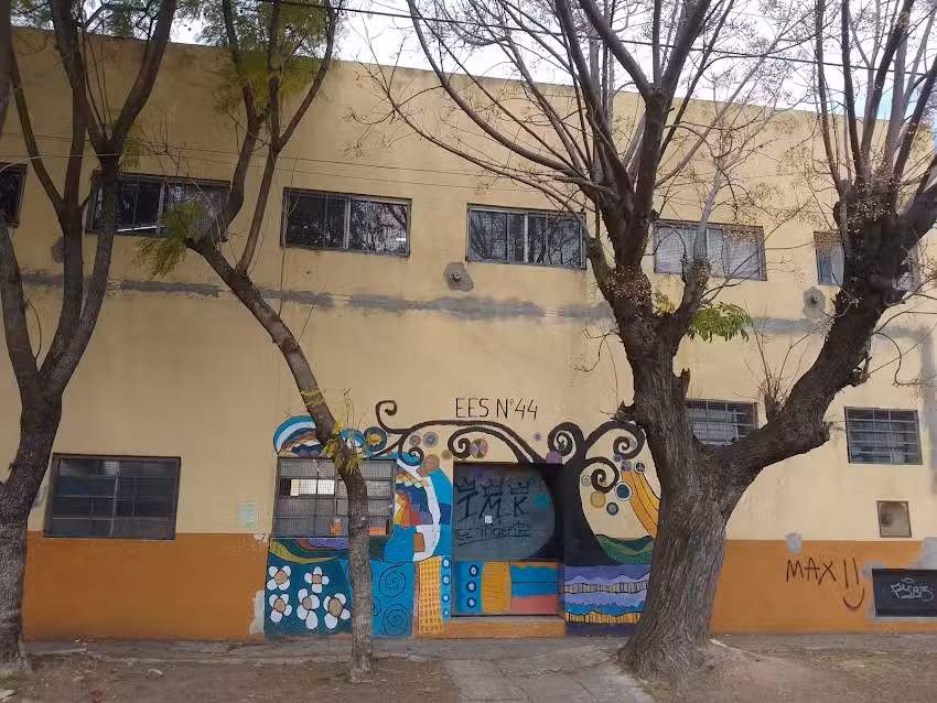 Escuela de Educaci&oacute;n Secundaria (E.E.S.) N&ordm;44