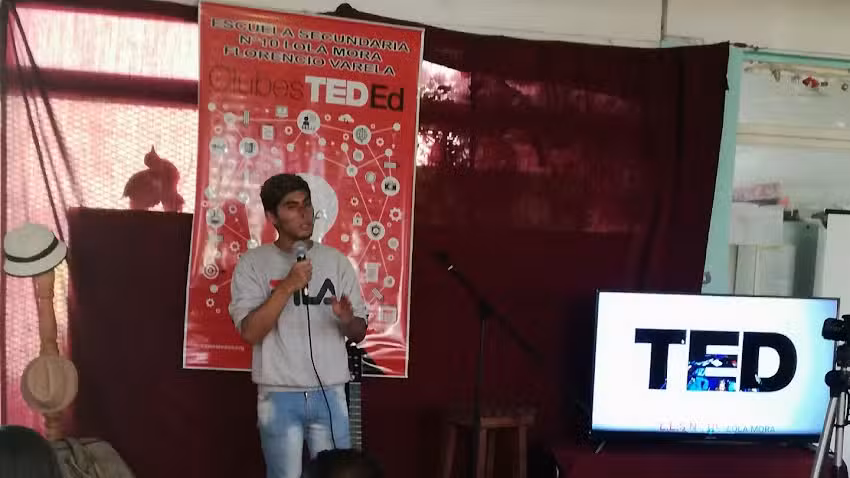 Escuela de Educaci&oacute;n Secundaria N&deg; 10 Lola Mora