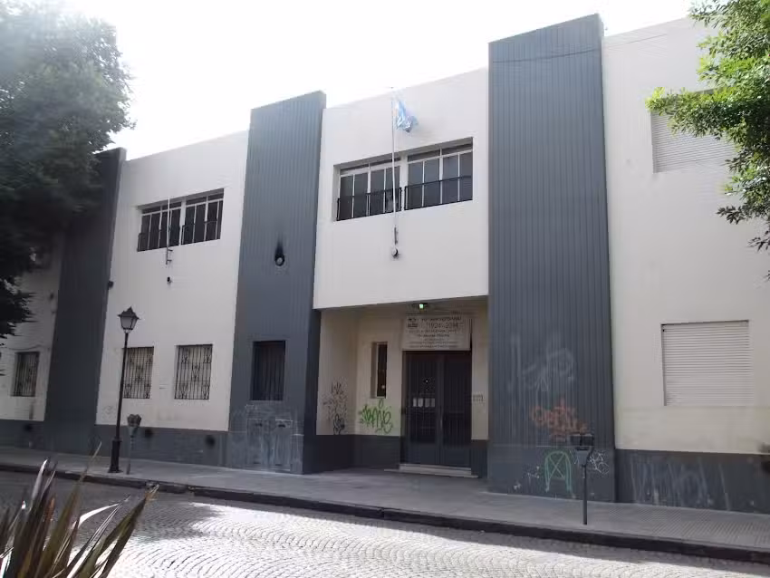 Escuela de Educaci&oacute;n Secundaria N&deg; 13 de San Isidro (ex comercial)