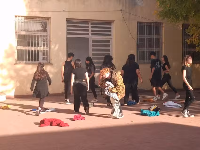 Escuela De Educaci&oacute;n Secundaria N&ordm;28. &Uacute;nica en la Regi&oacute;n 22 con Orientaci&oacute;n en Arte Danza
