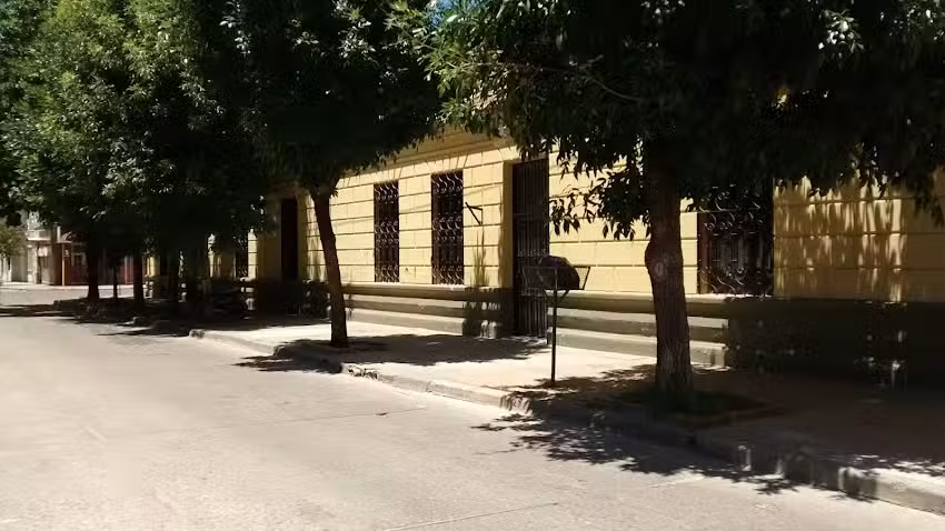 Escuela de Ense&ntilde;anza Media N&deg;381 M. F. de Carbonell