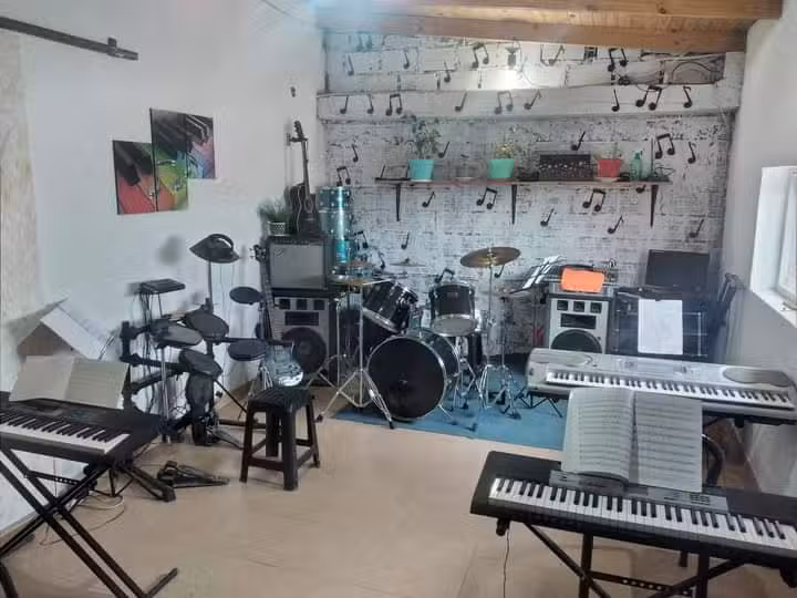Escuela De m&uacute;sica Ense&ntilde;Arte