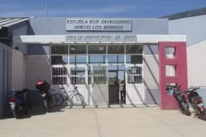 Escuela De Nivel Secundario Los Berros