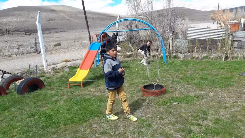 Escuela Del Lu gar Bajo Caracoles