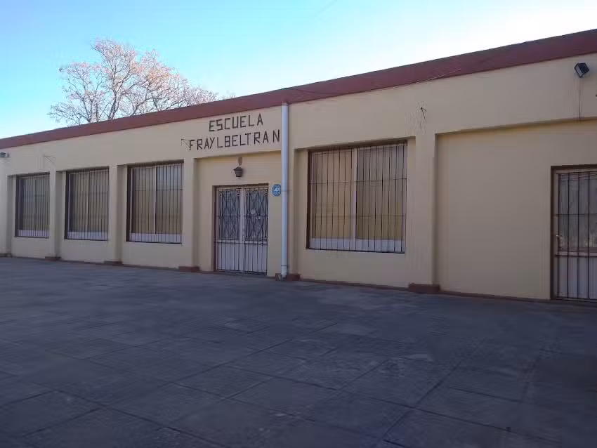 Escuela Fray Luis Beltr&aacute;n &ndash; Plaza Bruno