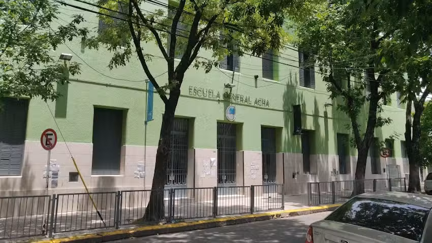 Escuela General Acha