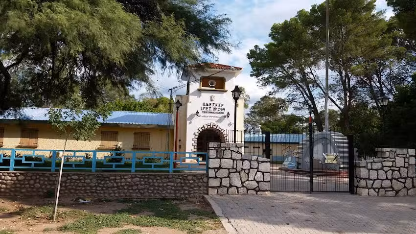 Escuela IPET 254 &ldquo;Trist&aacute;n De Tejeda&rdquo;