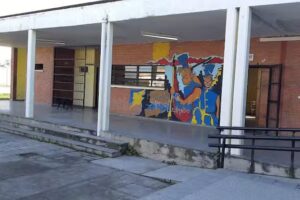 Escuela Juan Larrea Secundaria