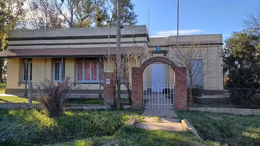 Escuela Libertador General San Martin 328