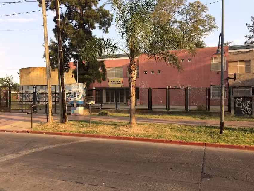 Escuela Media N&deg; 8