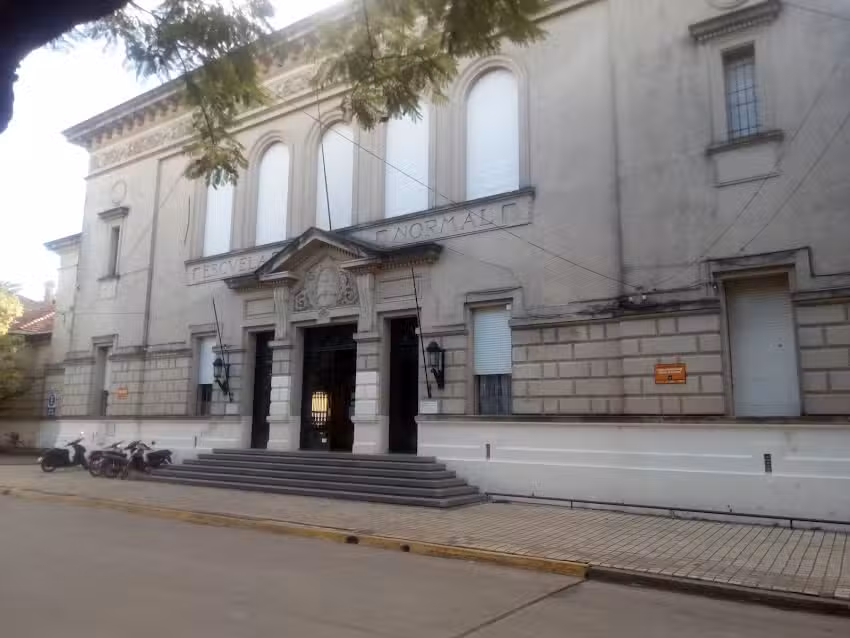 Escuela Media N&uacute;mero 203