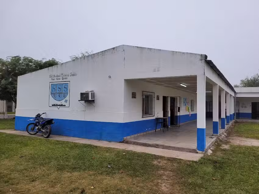 Escuela Media Santa Rosa de Leales