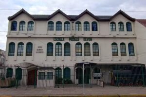 Escuela Modelo DEVON – Villa Luzuriaga