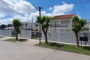 Escuela Modelo Gran Bs As, Longchamps