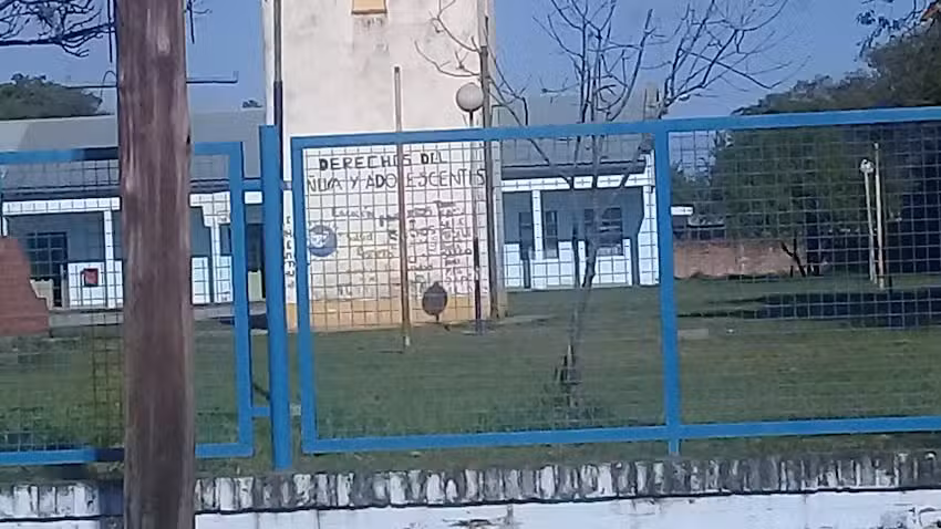 Escuela Nacional N&deg;242