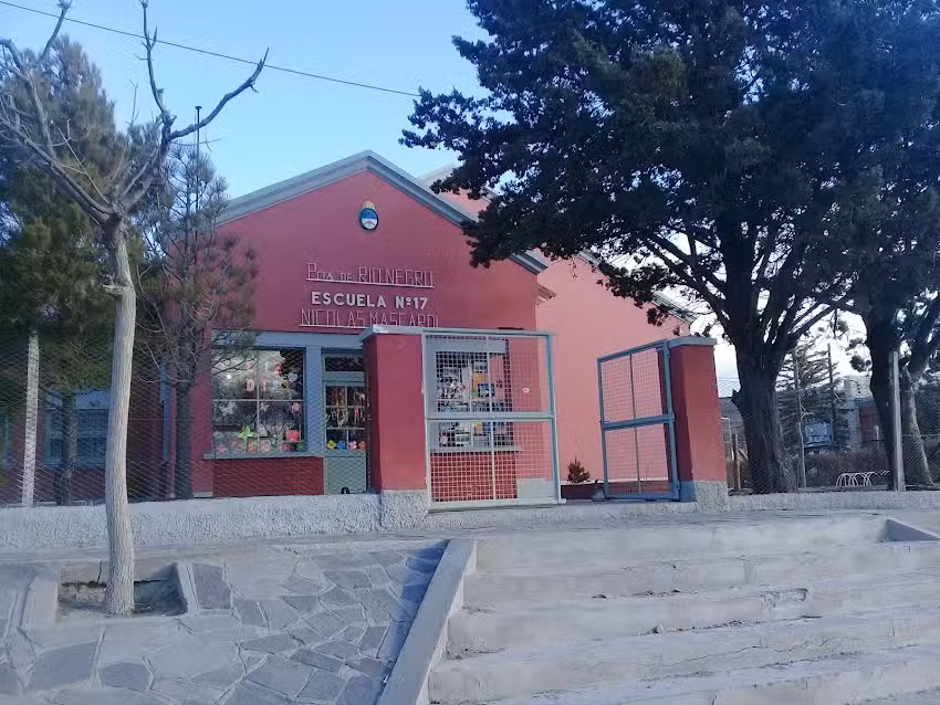 Escuela N&deg; 17, Nicol&aacute;s Mascardi