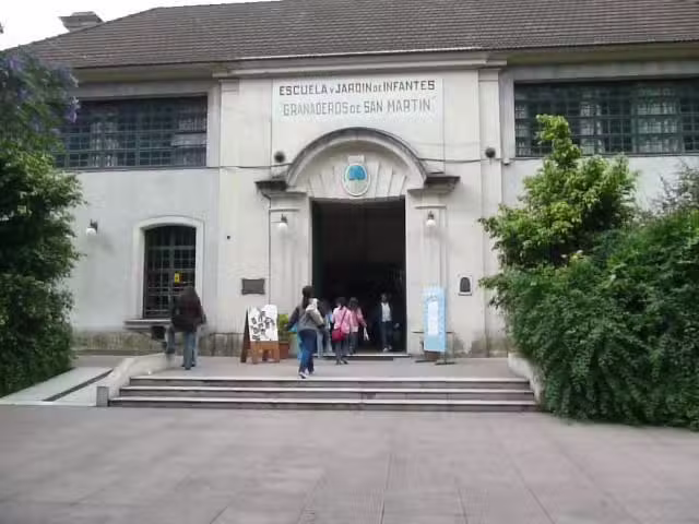 Escuela N&deg; 30 D.E.9 &ndash; Granaderos de San Mart&iacute;n