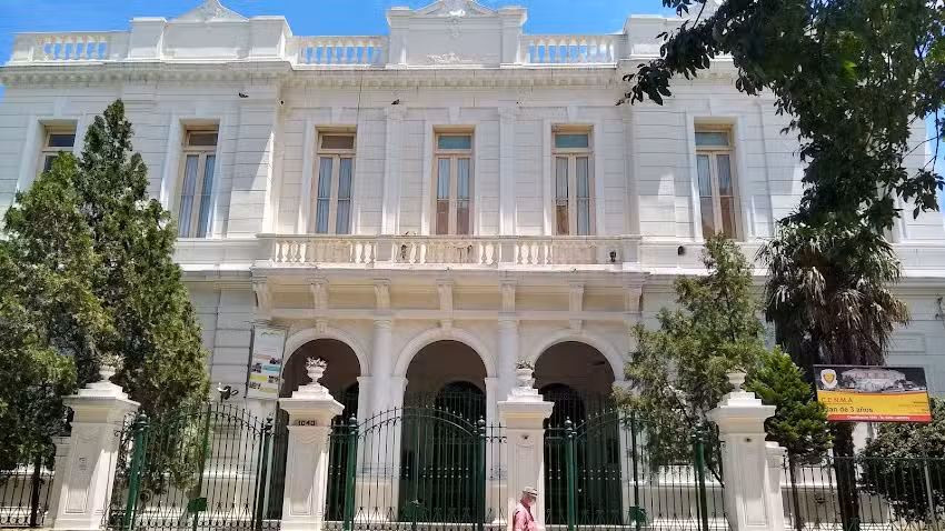 Escuela Normal Superior Justo Jos&eacute; de Urquiza