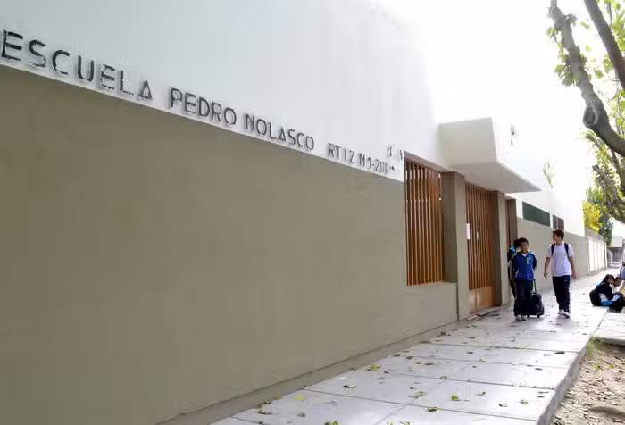 Escuela Pedro Nolasco Ortiz 1-200