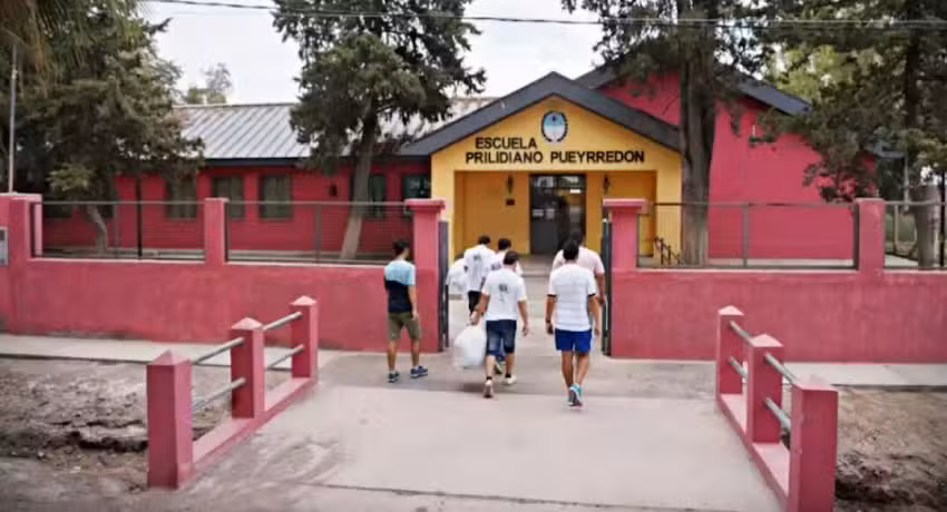Escuela Prilidiano Pueyrred&oacute;n, Las Casuarinas 25 De Mayo