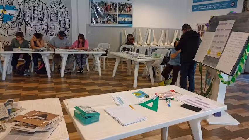 Escuela Primaria de Adultos N*714. D. G. C. Y E.